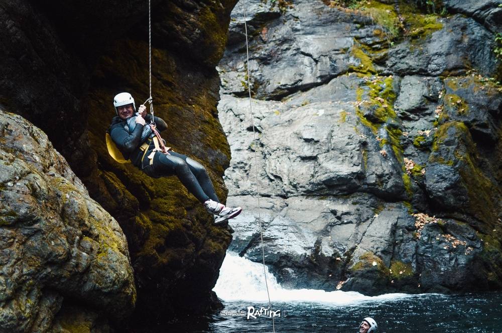 Sesia Rafting asd. Canyoning nel Sorba calata in corda.