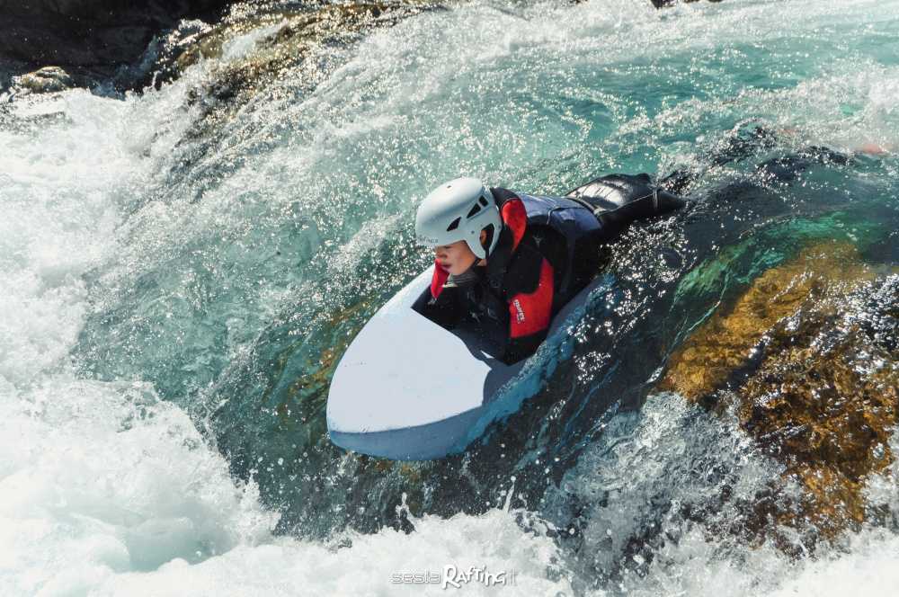 Descenso de Hydrospeed en las gargantas de Sesia en Valsesia Piamonte.