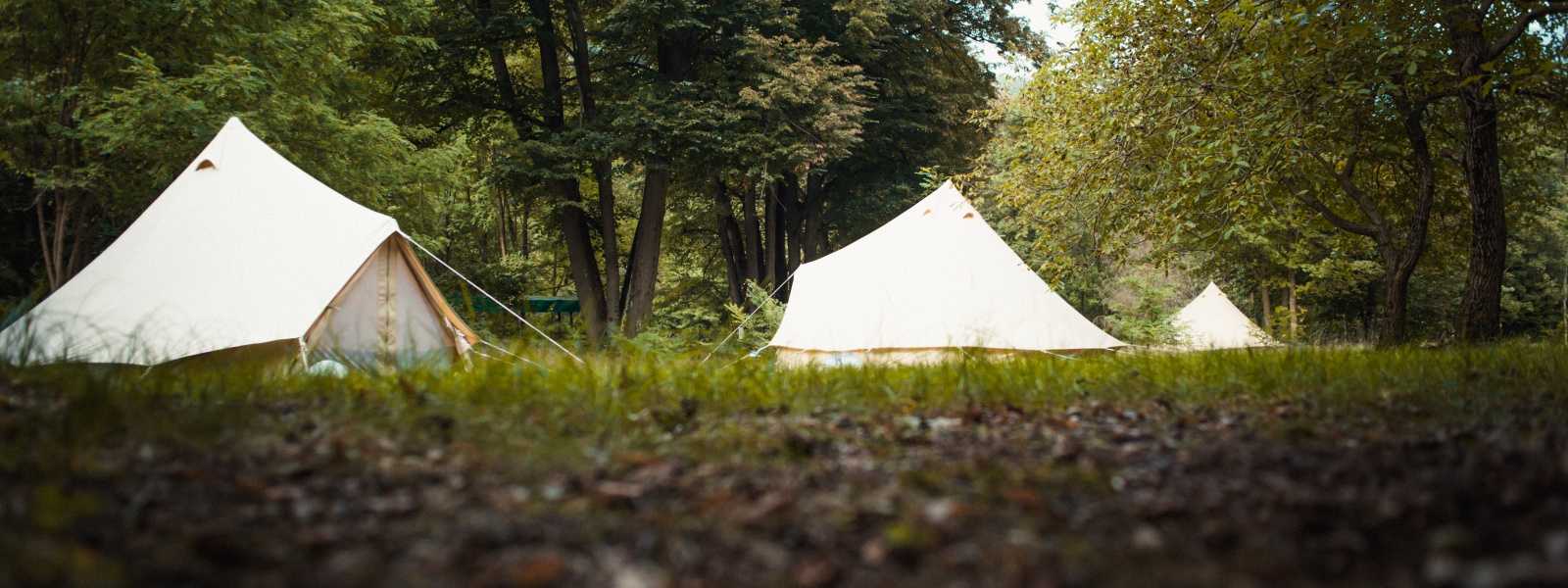Area camping con noleggio tende indiane presso la sede di Sesia Rafting ASD