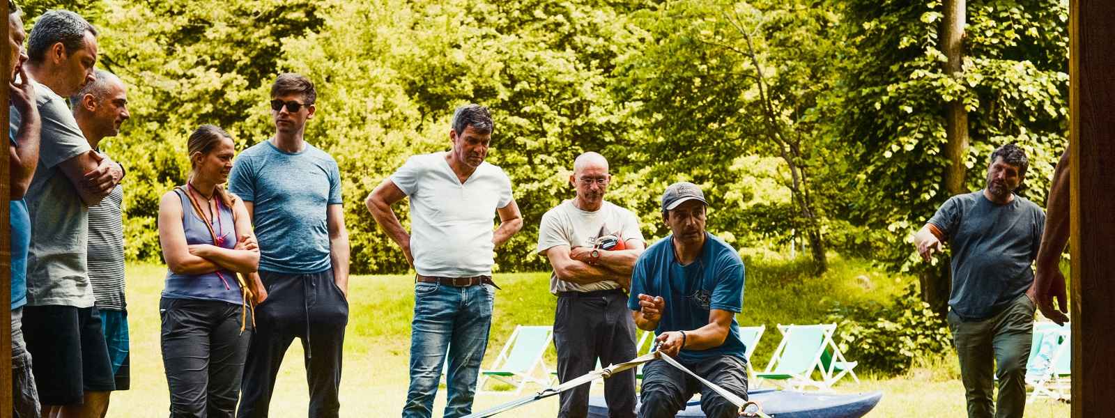 lezione di sicurezza nei corsi di kayak di Sesia Rafting